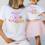 ピンクスウィートワンガールの最初の誕生日ママのマッチング Tシャツ<br><div class="desc">スイートワンはテーマガーリーカラフルの第1の誕生日をデザインし、パステルピンクの手描き要素と金ゴールドグリッター要素と金ゴールドの色をデザインしたスイーツとフェイク共に2018年のを楽しめフェイクる。</div>