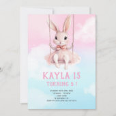 ピンクスカイバニーオンスイング誕生日招待状イースター 招待状 (正面)