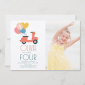 ピンクスクーターバルーンガール誕生日写真 招待状 (正面)