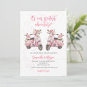 ピンクスクーター素晴らしアドベンチャーブライダルシャワー 招待状 (スタンド正面)