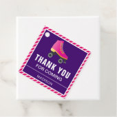 ピンクスケートローラースケートで滑る誕生日パーティー フェイバータグ (インサイチュ)