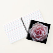 ピンクスタイリッシュかわいらしのバラの花の黒いトレンディーぼほ ノートブック (内部)