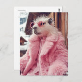 ピンクスタイリッシュの毛皮のコートとサングラスのカピバラ ポストカード (正面/裏面)