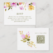 ピンクスタイリッシュの水色フローラ結婚式RSVP QR エンクロージャーカード (正面/裏面)