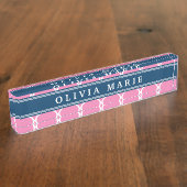 ピンクスタイリッシュトレリス模様ネイビーブルー銘板 デスクネームプレート (側面)