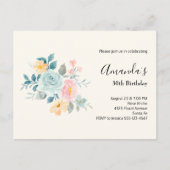 ピンクスタイリッシュ&ブルーフラワーブーケ誕生日招待状 ポストカード (正面)