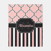 ピンクストライプのクローバー フリースブランケット (正面)