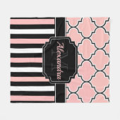 ピンクストライプのクローバー フリースブランケット (正面(横))