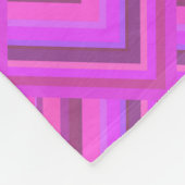 ピンクストライプのスケールパターン フリースブランケット (角)