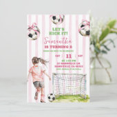 ピンクストライプスの女の子サッカー Let's Kick It 誕生日 招待状 (スタンド正面)