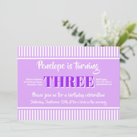 ピンクストライプ色の紫色の誕生日パーティー 招待状 (スタンド正面)