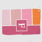 ピンクストライプ、白、オレンジ色のモノグラムの ゴルフタオル (横)