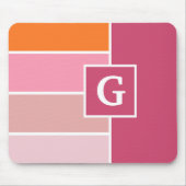 ピンクストライプ、白、オレンジ色のモノグラムの マウスパッド (正面)