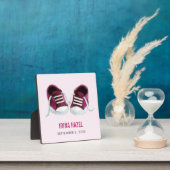 ピンクスニーカーベビープラーク，ベビーシューズ写真 フォトプラーク (インサイチュ)