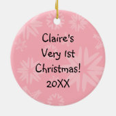 ピンクスノーフレークベビー第1回クリスマスオーナメント セラミックオーナメント (裏面)