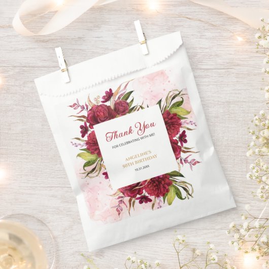 ピンクスプラッシュブルガンディダリアバラ誕生日 フェイバーバッグ (クリップ留めされた状態)