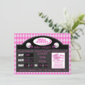 ピンクスポーツサッカースコアボードベビーガールシャワー 招待状 (スタンド正面)