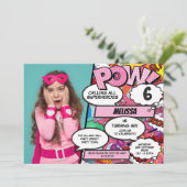 ピンクスーパーヒーロー漫画誕生日パーティーフォト 招待状 (スタンド正面)