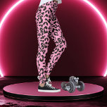 ピンクタイガープリント レギンス<br><div class="desc">ピンクのヒョウのプリントレグはっきりしたは、鮮やかなライトピンクの背景と複雑なヒョウのプリントパターンとファッショナブルな選択である。印象的なユニークピンク色とクラシックヒョウのプリントの組み合わせは、動物的な美学の魅惑的な融合モダンを作り出す。これらのレギングは汎用性があり、両方のドレスシカジュアルア大事な行事に適している。白いTシャツとスニーカーでペアを組カジュアルみ、見た目はスニーカーで、より高いスタイルはブラックブラウスとアンクルブーツで。あなたは懇親会に参加したランニングり、ご用事に出かけたり、家でぶらぶら歩いたりしても、これらのレギンスは声明を出しはっきりしたて、あなた自身の個性を表す。</div>