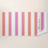 ピンクタンジェリンホワモダンイ名門私立校風のストライプトビーチ ビーチタオル (正面)