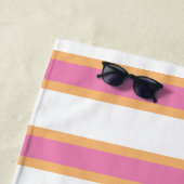 ピンクタンジェリンホワモダンイ名門私立校風のストライプトビーチ ビーチタオル (インサイチュ)