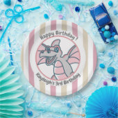 ピンクタンストライプ誕生日とピンクドラゴンディノ ペーパープレート (パーティー)