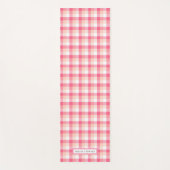ピンクタータンチェックの格子模様パーソナライズされた名 ヨガマット (正面)