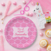 ピンクダマスクベビーその女の子の名前パーソナライズされた ペーパープレート (パーティー)