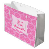 ピンクダマスクベビーその女の子の名前パーソナライズされた ラージペーパーバッグ (裏面アングル)