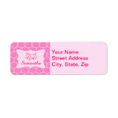 ピンクダマスクベビーガールネームパーソナライズされた誕生 ラベル (正面)