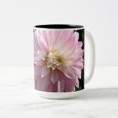 ピンクダリアの花を持つ永遠の姉妹コーヒーマグ ツートーンマグカップ (正面右)