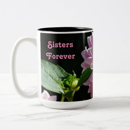 ピンクダリアの花を持つ永遠の姉妹コーヒーマグ ツートーンマグカップ (左)