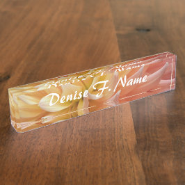 ピンクダリア花びらパーソナライズされたフローラ デスクネームプレート