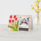 ピンクチューリップフローラ誕生日かわいらし写真テンプレート カード (黄色い花)