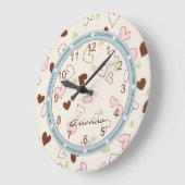 ピンクチョコレートとライムハートプリント時計 ラージ壁時計 (傾斜)