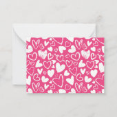 ピンクチョーク落書きハートパターン バレンタインデー ノートカード (裏面)