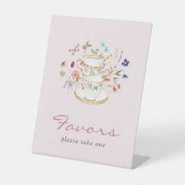 ピンクティーパーティーがペデスタルサインを引き立てる 台座サイン