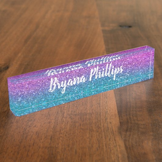 ピンクティール(緑がかった色)アクアブルー&パープルスパークリーグリッター デスクネームプレート (側面)