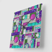 ピンクティール(緑がかった色)アールデコステンドグラス スクエア壁時計 (傾斜)