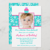 ピンクティール(緑がかった色)カップケーキスノーフレーク誕生日ガールフォト 招待状 (正面/裏面)