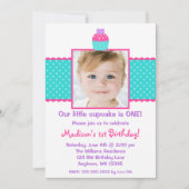 ピンクティール（緑がかった色）カップケーキ第1回誕生日少女写真 招待状 (正面)