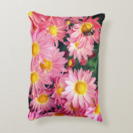 ピンクデイジーの花とのまわりに アクセントクッション (裏面(縦))