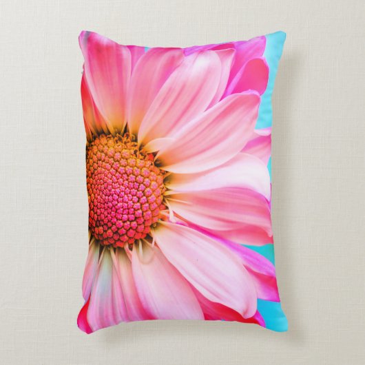 ピンクデイジーの花と水玉模様の青い水色 アクセントクッション (正面(垂直))