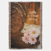 ピンクデイジーカウボーイブーツカントリーウェスタン結婚ズ スローブランケット (正面縦)