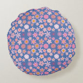 ピンクデイジーパターン01.bw LBlue BG ラウンドクッション (裏面)