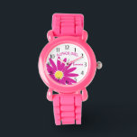 ピンクデイジーフラワーガール 腕時計<br><div class="desc">おもしろいとはっきりしたピンクのデイジー花の女の子のデザインの名前。この時計は甘い結婚小さな花感謝していのための完璧な贈り物を作る。特別な名前を付けてパーソナライズ。</div>