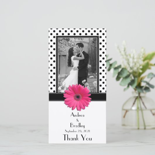 ピンクデイジー白黒結婚水玉模様フォトカード サンキューカード (スタンド正面)