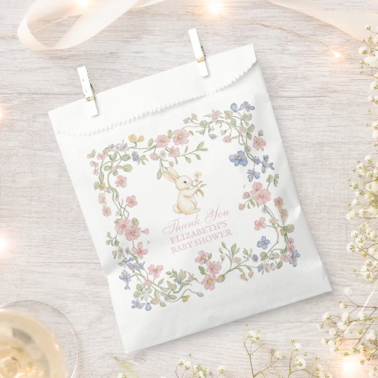 ピンクデリケートヴィンテージフローラバニーベビーシャワー フェイバーバッグ (クリップ留めされた状態)