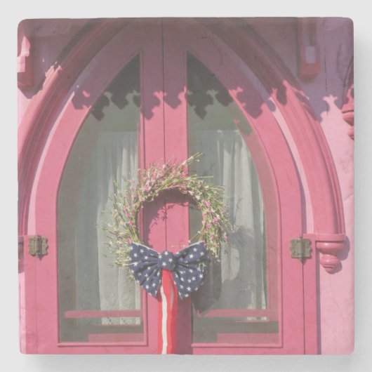 ピンクドアジンジャーブレッドコテージ- Martha's Vineヤード ストーンコースター (正面)