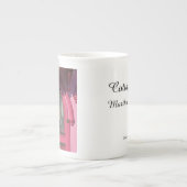 ピンクドアジンジャーブレッドコテージ- Martha's Vineヤード ボーンチャイナマグカップ (正面)